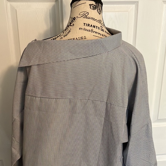 Asymmetrical collar striped shirt - Picture 7 of 7